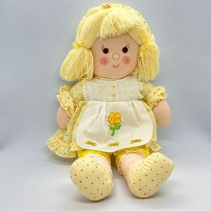 VTG 1982 Dan Dee Girl 16” Cloth Doll with Yarn Hair Bonnet Yellow Floral Dress